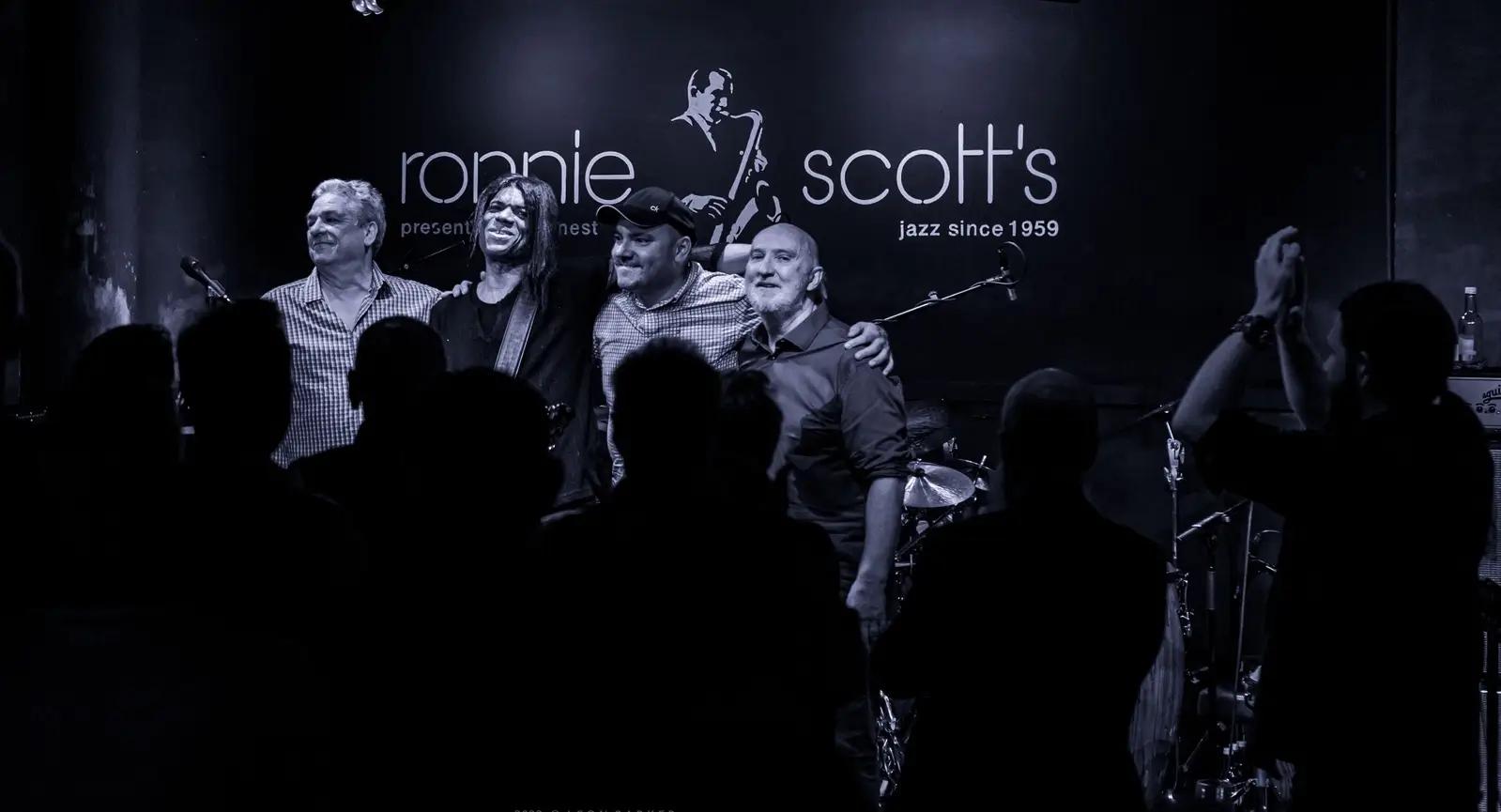 Stanley Jordan: „A zene elengedhetetlen!” – őserő és virtuozitás a Szegedi Szabadtérin