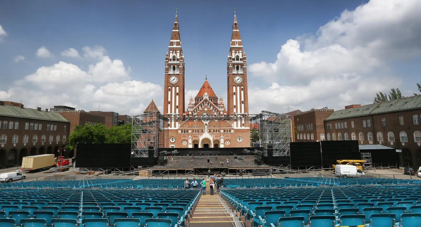 Ünnepi évadának önkénteseit keresi a Szegedi Szabadtéri Játékok